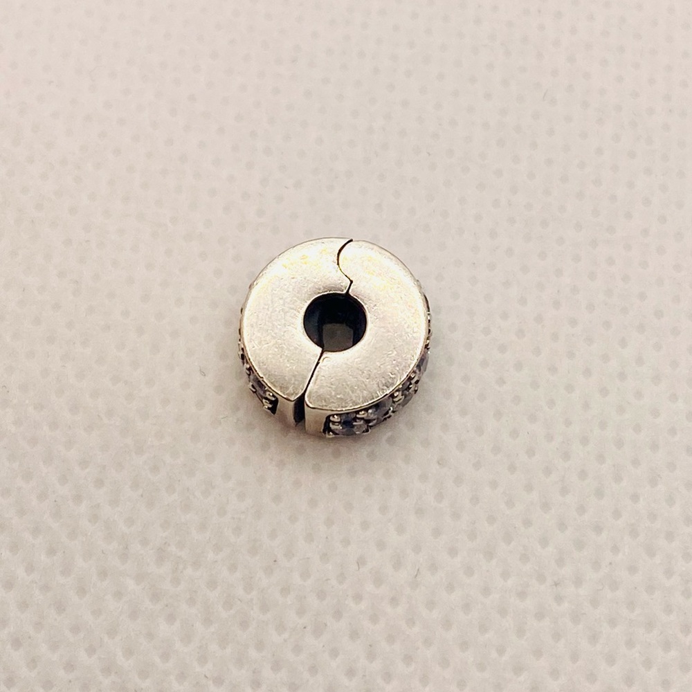 🚨 2 / TWO 🚨 EUC Pandora 791817CZ Silver Shining Elegance Clip w/ Clear Zirconia - Picture 7 of 10